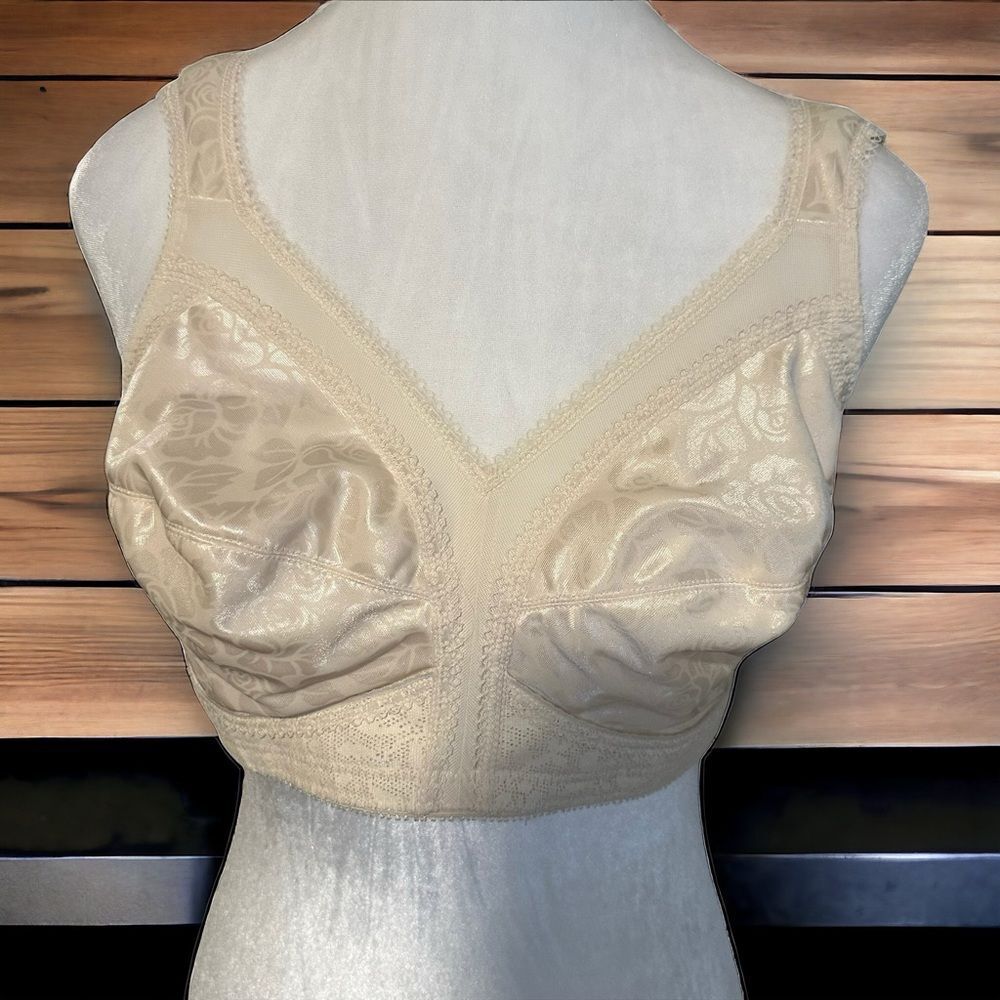 PLAYTEX 4693 Size 38C 18 Hour Bra‎ Cream Comfort Wireless Full Coverage Bra